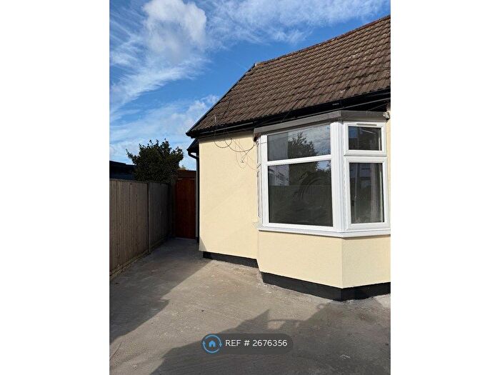 2 Bedroom Bungalow To Rent In Beech Farm Cottage, Woodford Green, IG8