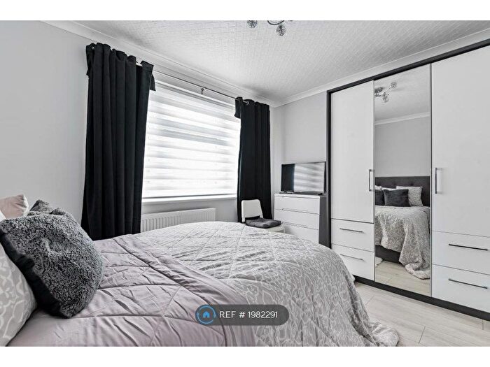 3 Bedroom End Of Terrace House To Rent In Richards Avenue, Romford, RM7