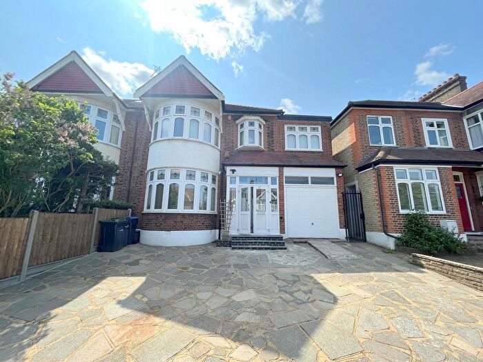 5 Bedroom Property To Rent In Grange Park Avenue, London, N21