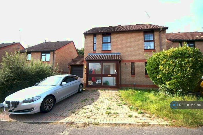 4 Bedroom Detached House To Rent In Pimento Drive, Earley, Reading, RG6