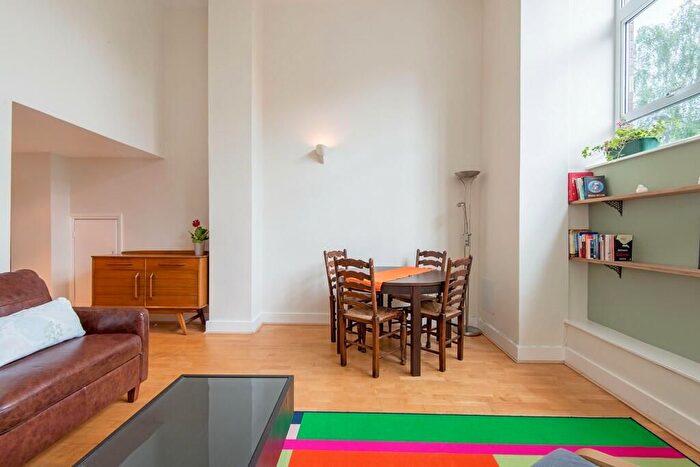 2 Bedroom Maisonette To Rent In Laycock Street, Islington, N1