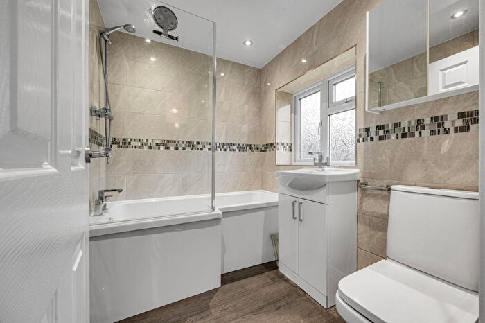 2 Bedroom Semi-Detached House For Sale In Queensway, Greenfield, Saddleworth, OL3