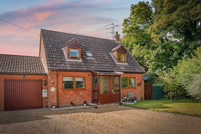 3 Bedroom Chalet For Sale In Lighthouse Lane, Happisburgh, Norwich, NR12
