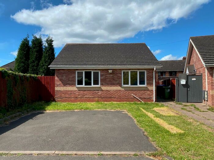 2 Bedroom Detached Bungalow To Rent In Offlow Mews, Tipton, West Midlands, DY4