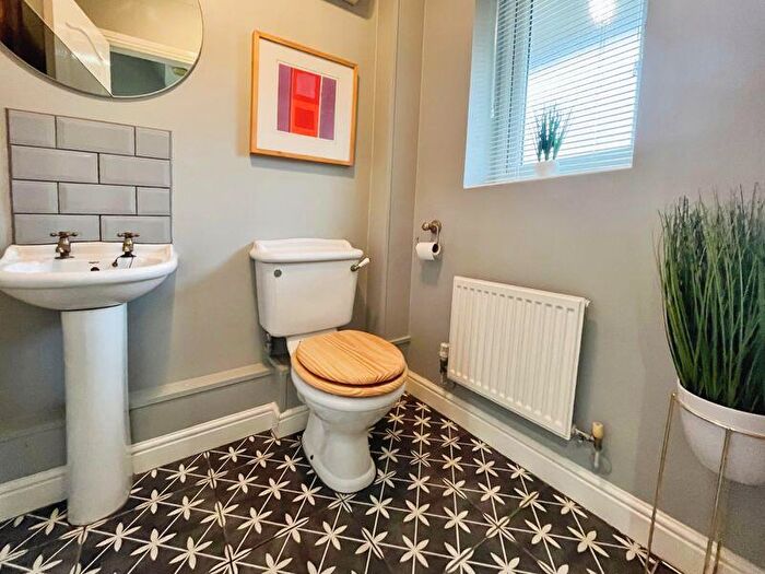 4 Bedroom Detached House For Sale In Waterslea Drive, Heaton, BL1
