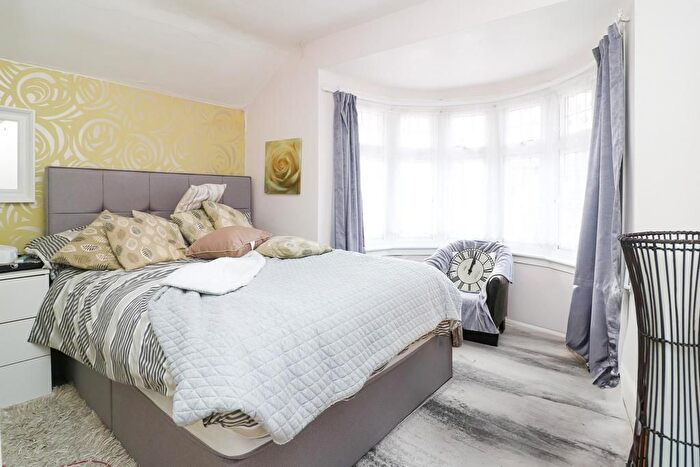 4 Bedroom Semi-detached House To Rent In Eden Way, Beckenham, BR3