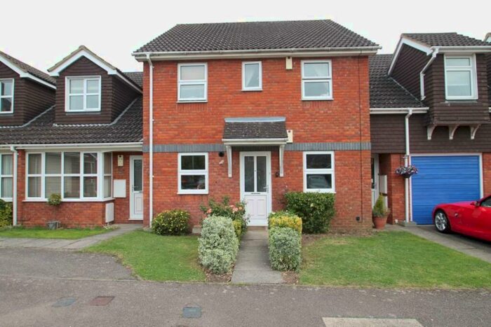 2 Bedroom Maisonette To Rent In Coral Close, Eaton Bray, LU6