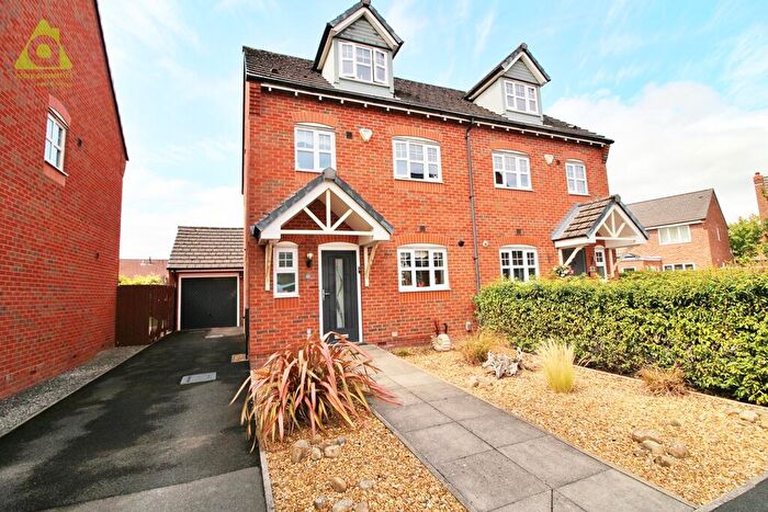 4 Bedroom Semi-Detached House For Sale In Hale Bank, Westhoughton, BL5