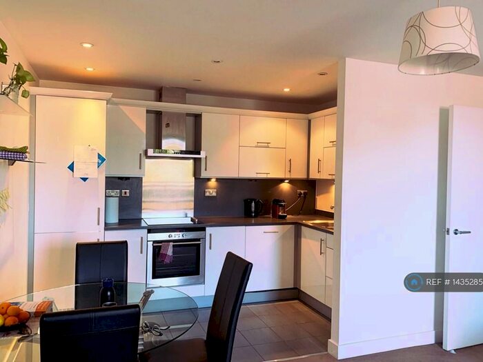 1 Bedroom Flat To Rent In Wapping Lane, London, E1W