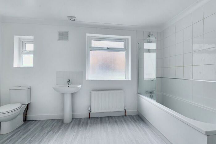 1 Bedroom Flat To Rent In Woolwich High Street London, SE18