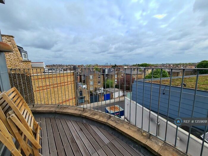 3 Bedroom Flat To Rent In Bedford Hill, London, SW12