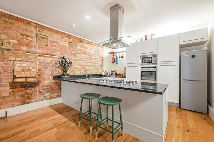 1 Bedroom Flat To Rent In Morris Road, Bow, London, E14