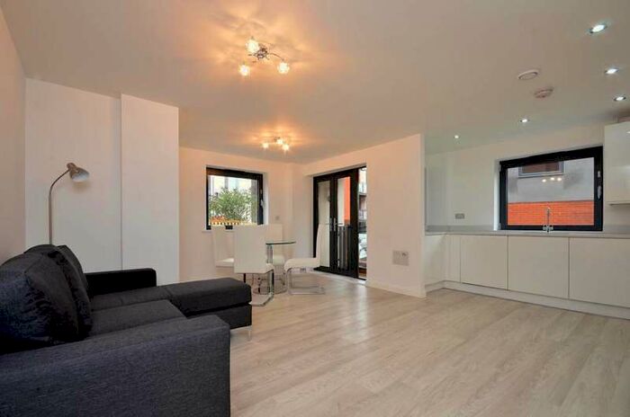 2 Bedroom Flat To Rent In Walnut Tree Close, Guildford, GU1