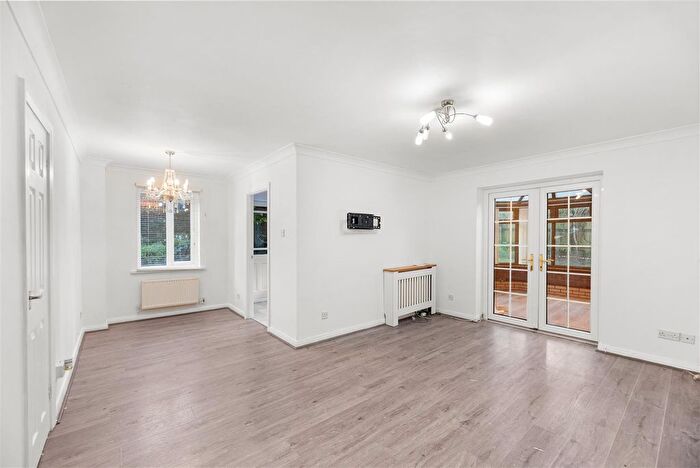 3 Bedroom Semi-detached House For Sale In Cwrt Emily, Birchgrove, Swansea, SA7