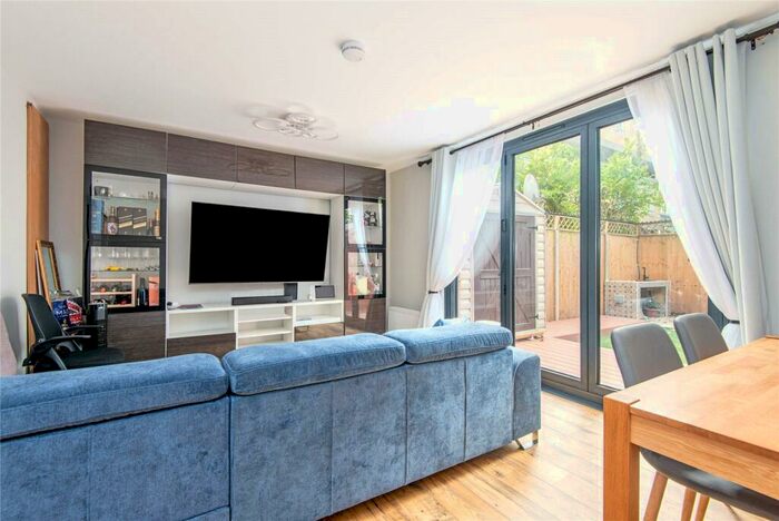 3 Bedroom Maisonette To Rent In Camden Street, London, NW1