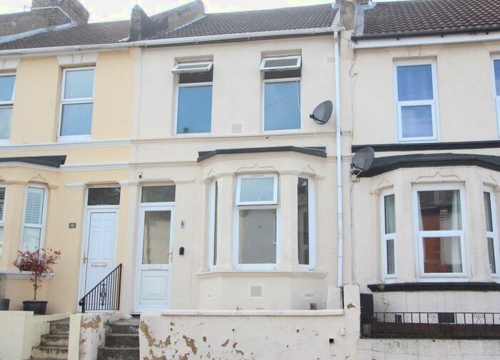 3 Bedroom Terraced House To Rent In Holcombe Road, ME1