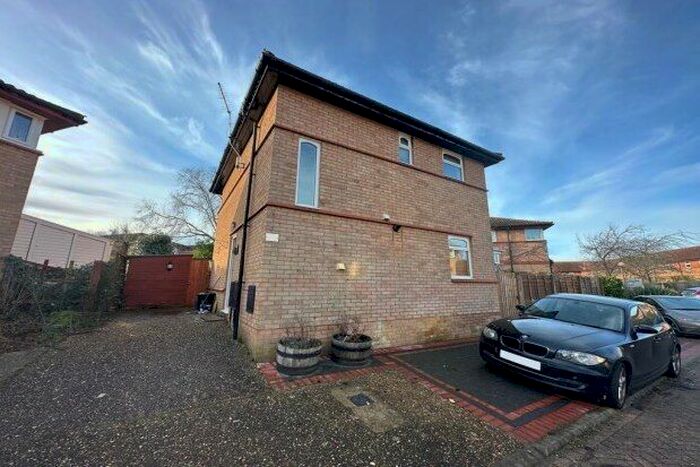 3 Bedroom Detached House To Rent In Silicon Court, Milton Keynes, MK5