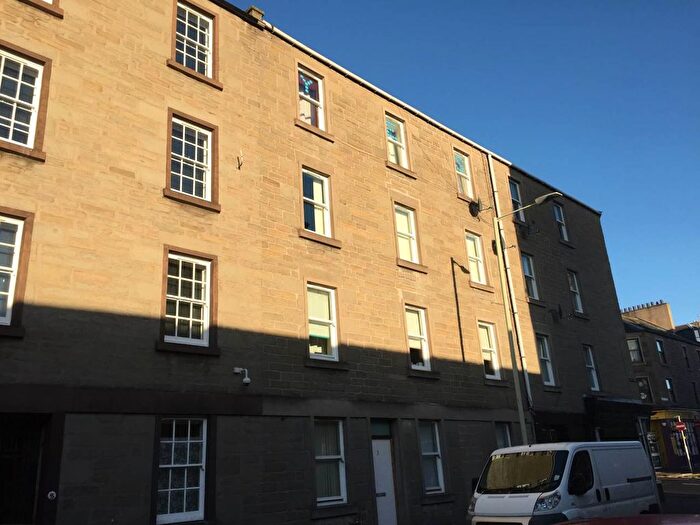 3 Bedroom Flat To Rent In Lyon Street, Dundee, DD4