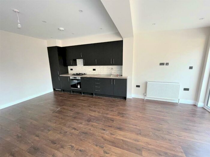 4 Bedroom Semi-Detached House To Rent In Devonshire Crescent, Mill Hill, NW7