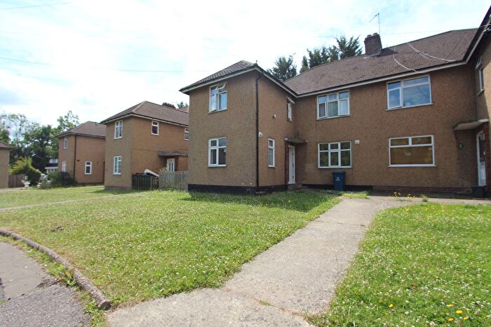 3 Bedroom Flat To Rent In Bernays Close, Stanmore, HA7