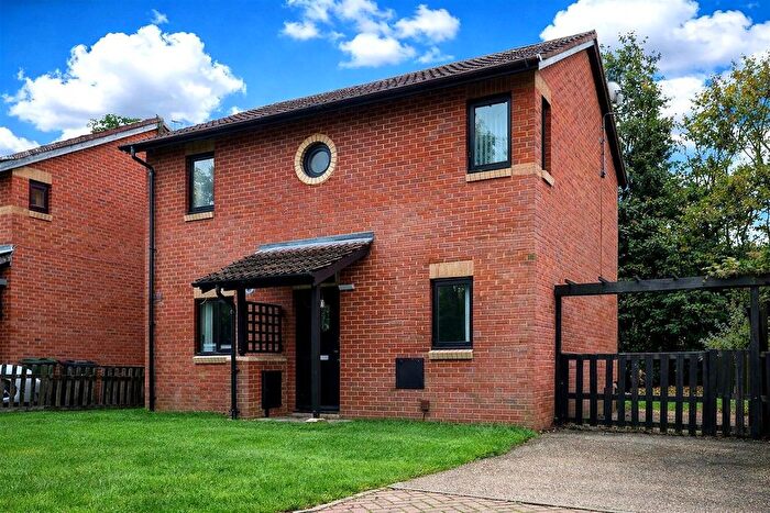 3 Bedroom Detached House For Sale In Runford Court, Shenley Lodge, Milton Keynes, MK5