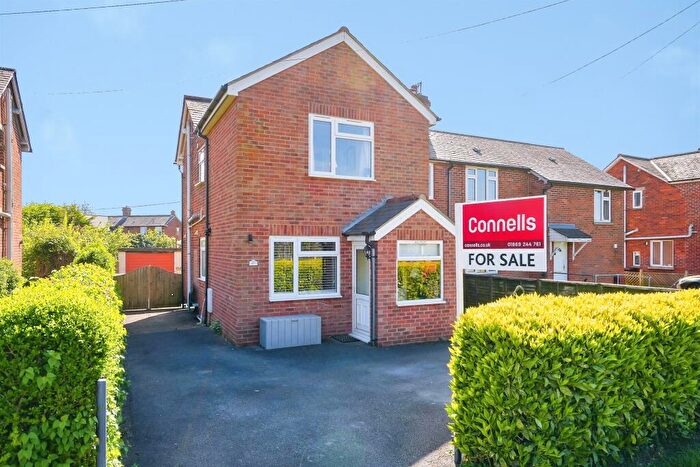 4 Bedroom Semi Detached House For Sale In Bucknell Road, Bicester, OX26