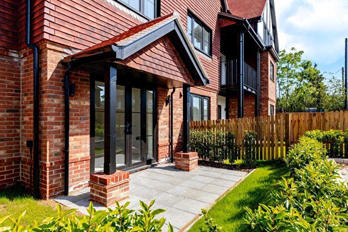 2 Bedroom Flat For Sale In Farleigh Road, Warlingham, CR6