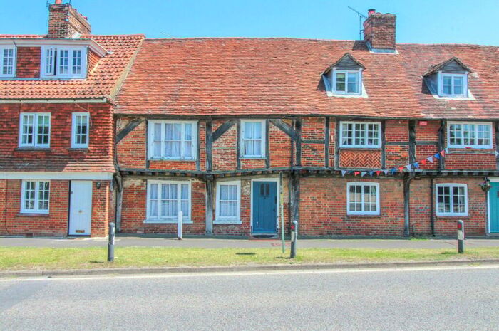 2 Bedroom Cottage To Rent In Hook Road, North Warnborough, RG29