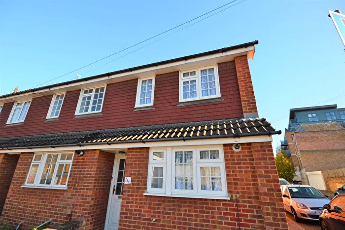 2 Bedroom End Terrace House To Rent In Cottage Grove, Surbtion, KT6