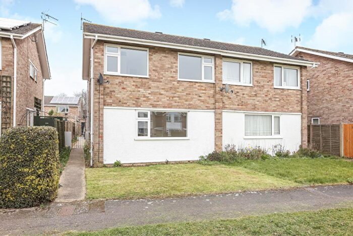 3 Bedroom Semi-Detached House To Rent In Farmers Close, Witney, OX28