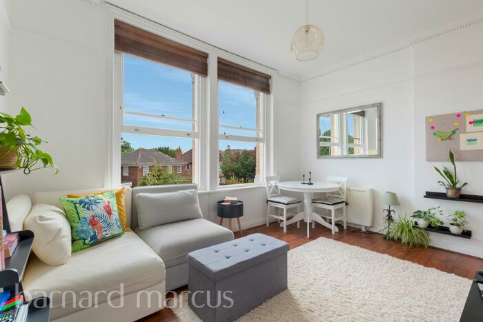 1 Bedroom Flat To Rent In Surbiton Hill Park, Surbiton, KT5