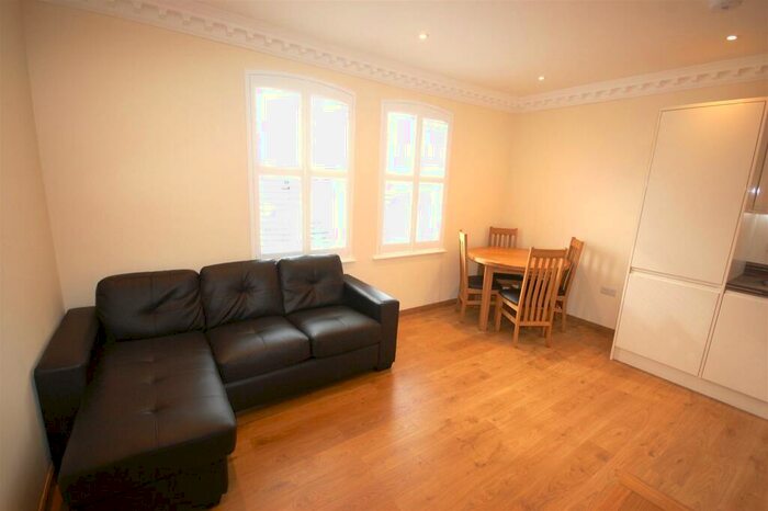 2 Bedroom Apartment To Rent In Charlie Place, Castle Crescent, Reading, RG1