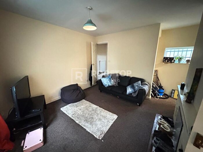 2 Bedroom House To Rent In Moorland Avenue, Leeds, LS6
