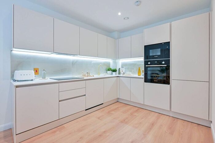 2 Bedroom Flat To Rent In Solomons Passage, Peckham Rye, London, SE15