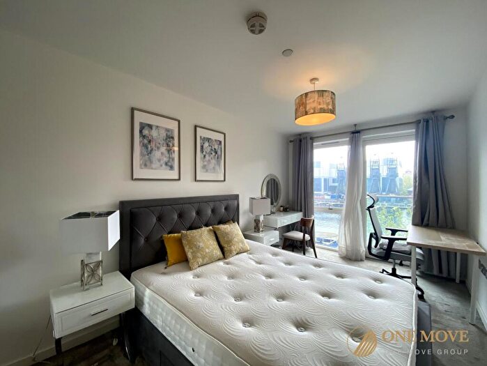 1 Bedroom Apartment To Rent In Turnberry Quay, Waterford Court, E14