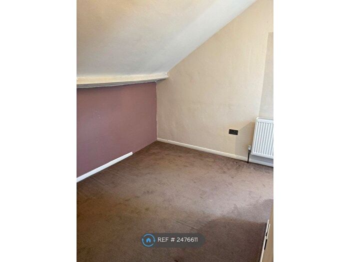 4 Bedroom Semi-Detached House To Rent In Stanhope Road, London, N12