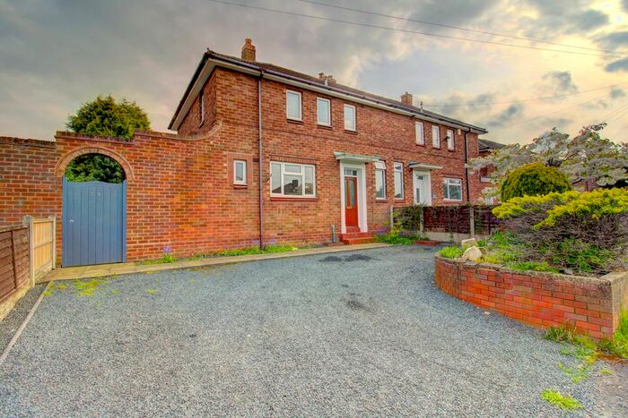 3 Bedroom Semi-Detached House For Sale In Smarts Avenue, Lichfield, WS14