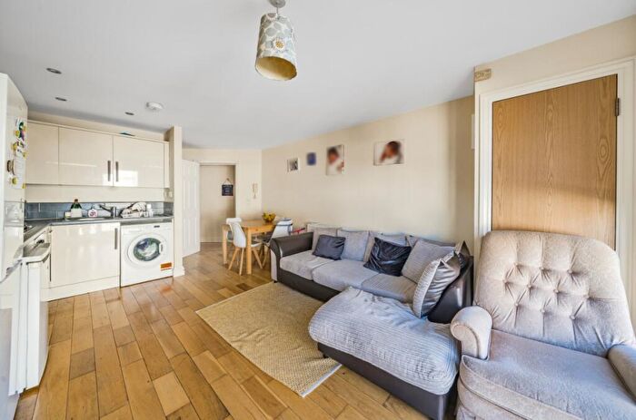 2 Bedroom Flat To Rent In Dartmouth Road, London, SE26
