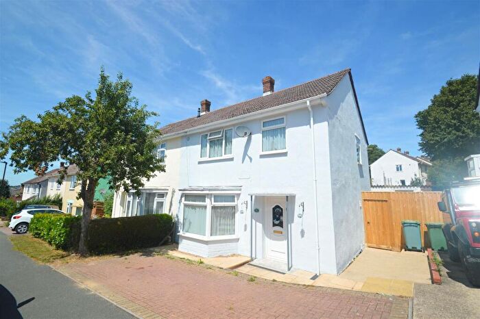 3 Bedroom Semi-Detached House For Sale In Kent Avenue, East Cowes, PO32