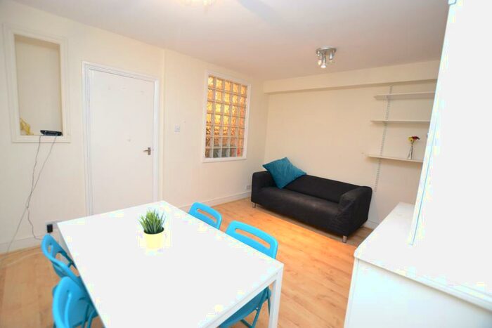 1 Bedroom Flat To Rent In Cambridge Heath Road, Bethnal Green, London, E2