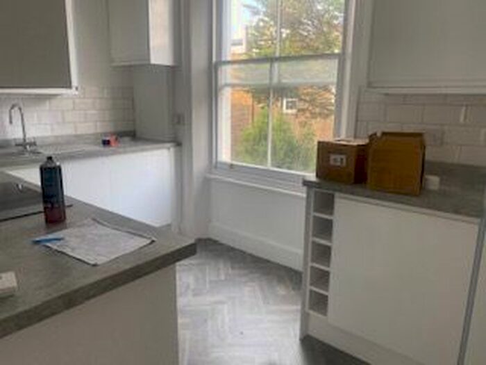 3 Bedroom Flat To Rent In Blythe Road, London, W14