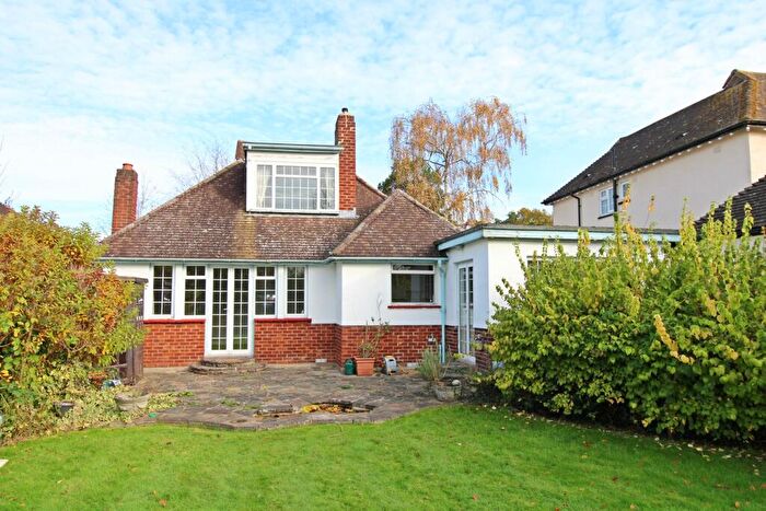 3 Bedroom Detached House For Sale In Hayes Way, Park Langley, Beckenham, BR3