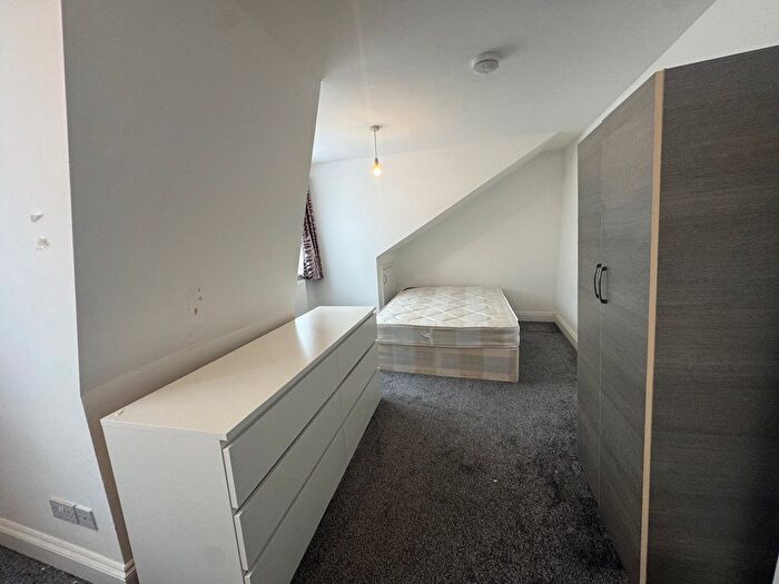 1 Bedroom Flat To Rent In Brondesbury Villas, Queens Park, NW6