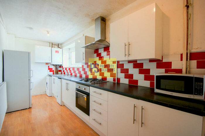 3 Bedroom Flat To Rent In Duddeston Manor Road - Bath Student Property, B7