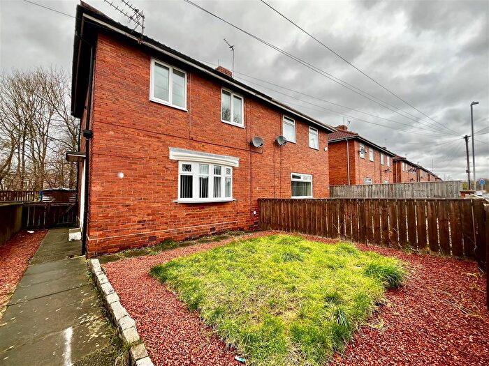 3 Bedroom Semi Detached House For Sale In Rose Street, Teams, Gateshead, NE8