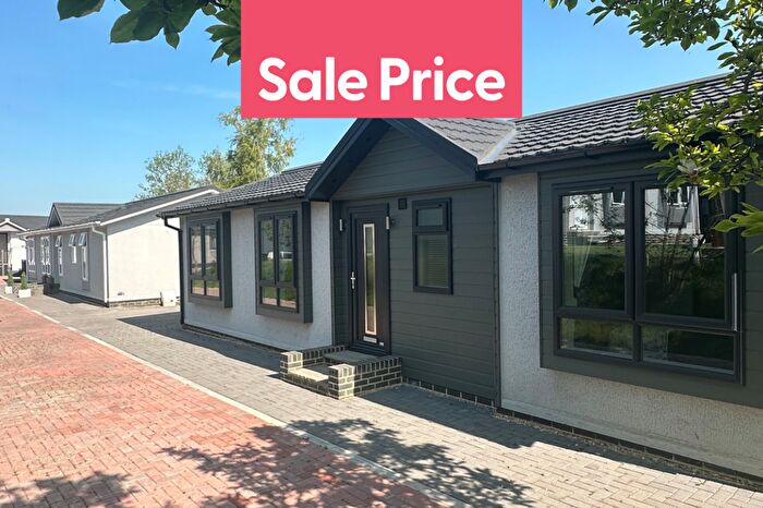 2 Bedroom Park Home For Sale In Cheltenham, Gloucestershire, GL50