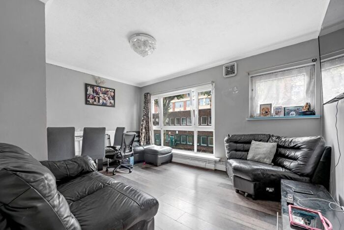 2 Bedroom Flat To Rent In Somerford Grove Estate, London, N16