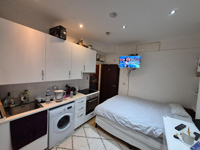 Studio To Rent In High Road, N22