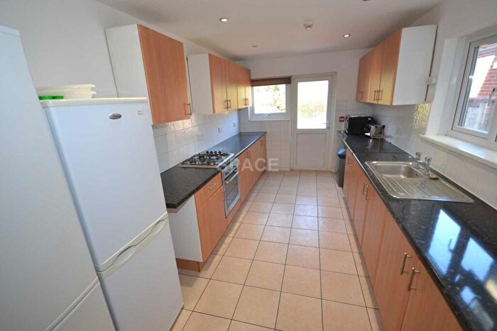 6 Bedroom Terraced House To Rent In Grange Avenue, Earley, Reading, Berkshire, RG6