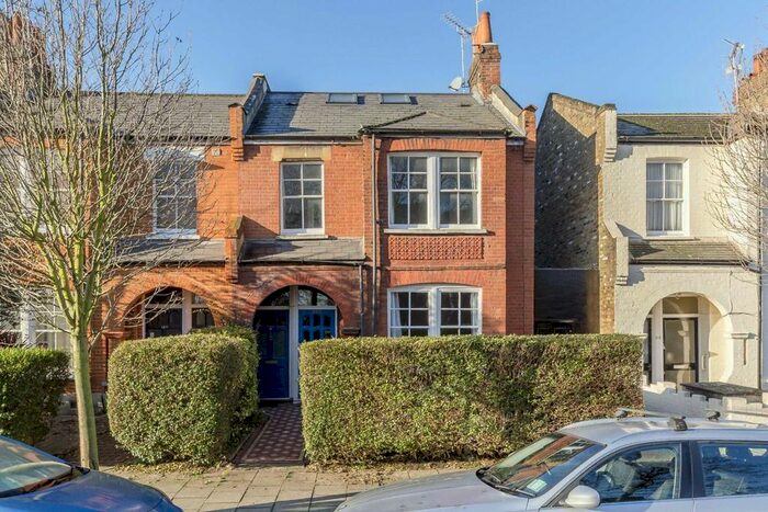 2 Bedroom Flat To Rent In Hartswood Road, London, W12